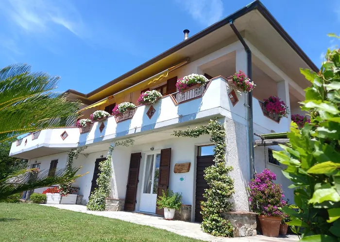 Il Colle Della Brina 4* 萨尔扎纳